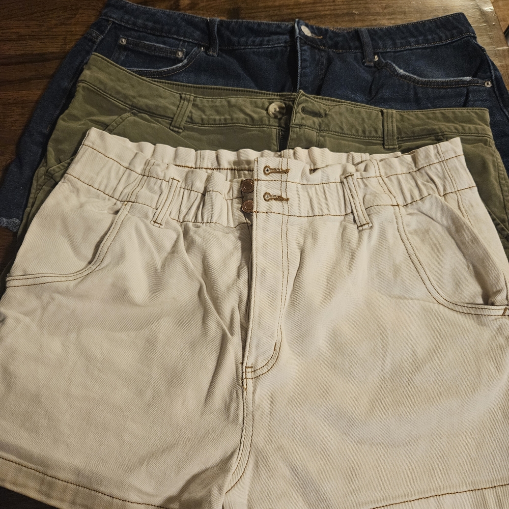 SO Women's Jean Shorts - Cream, Green, and Blue‎